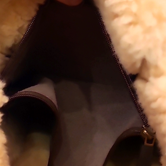 UGG shearling and leather crossbody - Picture 8 of 12